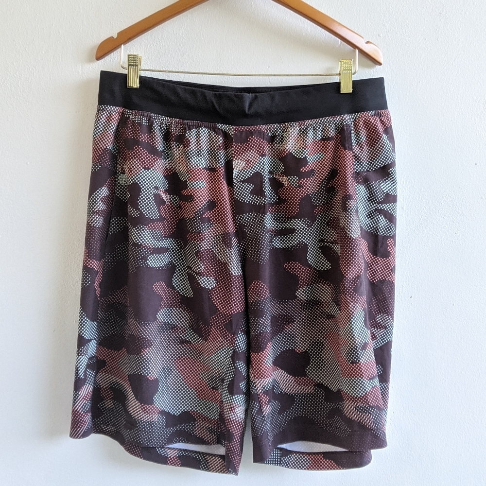 Lululemon Core Short Linerless 11" Camo Size XL